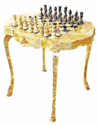Шахматный стол из капа